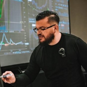 Discover Andrew Diaz – Stock Market Wolf’s Alpha Wolf Package, a complete trading education system focused on strategy, mindset, execution, and consistency.